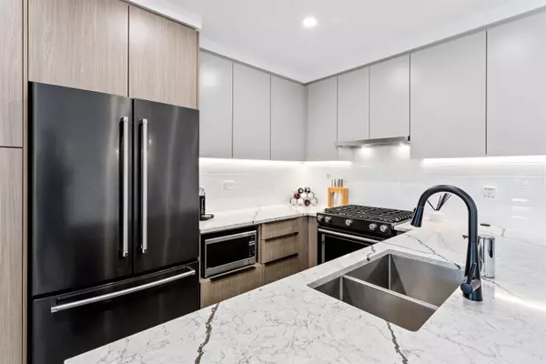 2408 Grant ST #201, Vancouver, BC V5K 3G4
