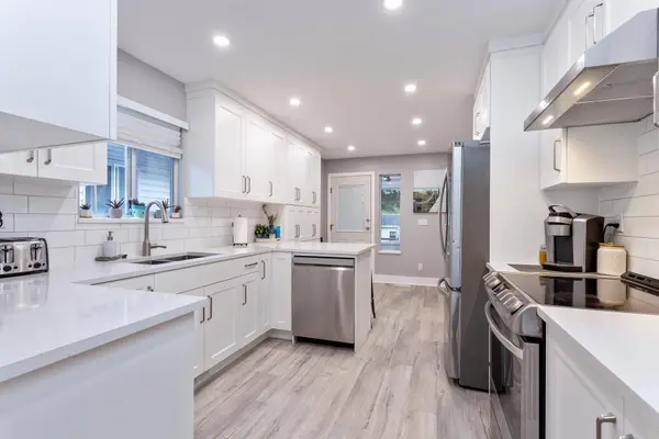 2230 Hawthorne AVE, Port Coquitlam, BC V3C 1W6