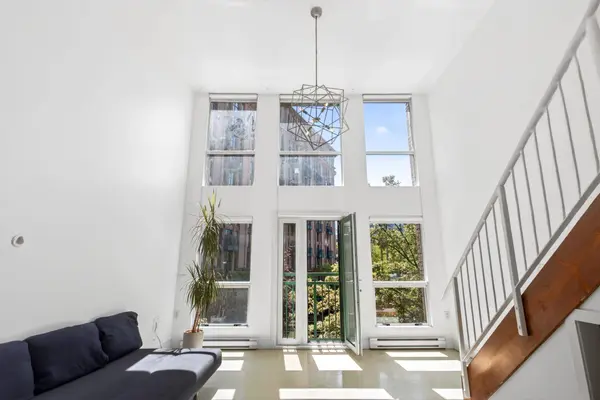 1 E Cordova ST #309, Vancouver, BC V6A 4H3