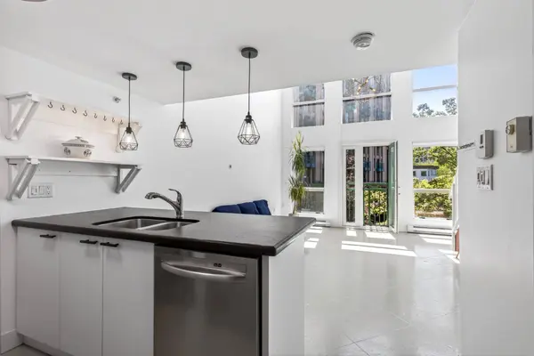 1 E Cordova ST #309, Vancouver, BC V6A 4H3