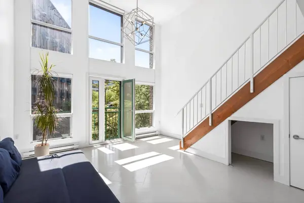 1 E Cordova ST #309, Vancouver, BC V6A 4H3