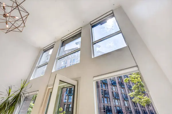 1 E Cordova ST #309, Vancouver, BC V6A 4H3