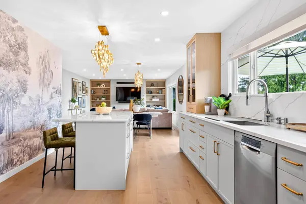 1110 Barberry PL, Port Moody, BC V3H 3Y6