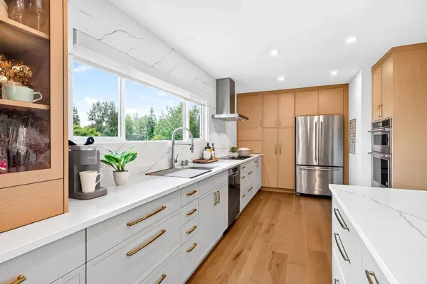 1110 Barberry PL, Port Moody, BC V3H 3Y6