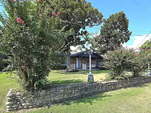 30 N Terrace DR, Point Blank, TX 77364