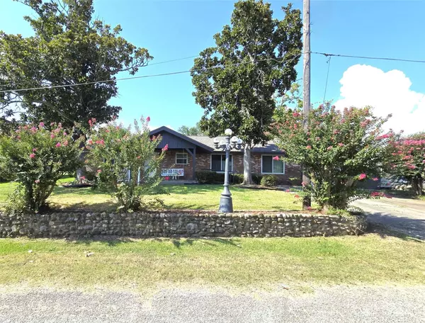 30 N Terrace DR, Point Blank, TX 77364