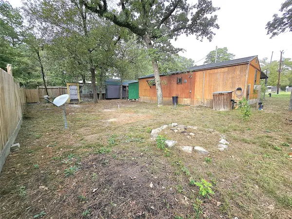 127 Navaho TRL, Trinity, TX 75862