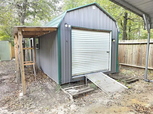 127 Navaho TRL, Trinity, TX 75862