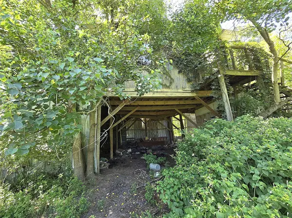 740 Ole Miss, Livingston, TX 77351