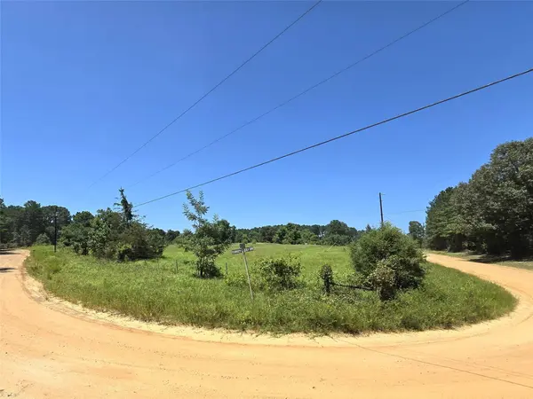 740 Ole Miss, Livingston, TX 77351