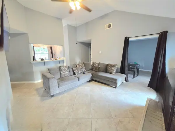 5205 Winding Brook DR, Dickinson, TX 77539