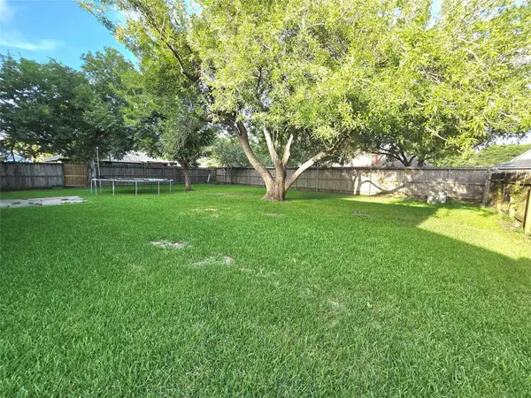 5205 Winding Brook DR, Dickinson, TX 77539
