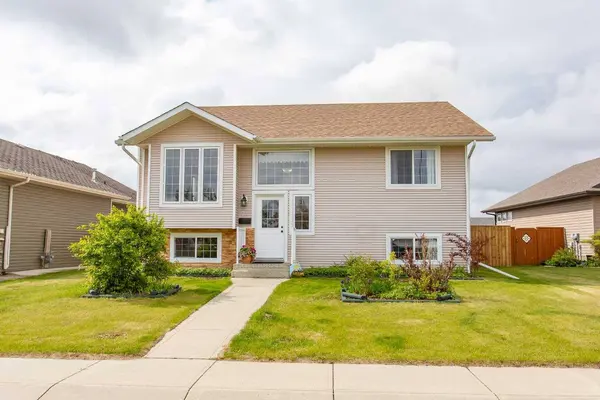 74 Pine CRES, Blackfalds, AB T4M 0E2