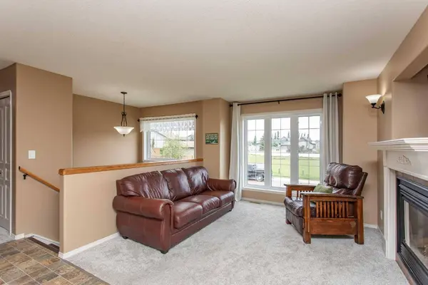 74 Pine CRES, Blackfalds, AB T4M 0E2