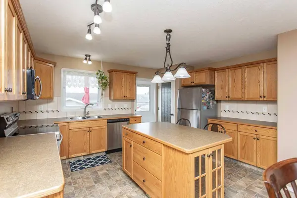 74 Pine CRES, Blackfalds, AB T4M 0E2