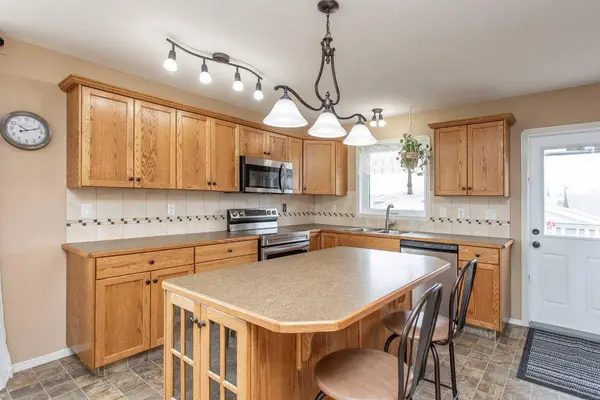 74 Pine CRES, Blackfalds, AB T4M 0E2