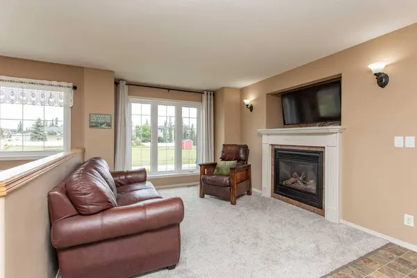 74 Pine CRES, Blackfalds, AB T4M 0E2