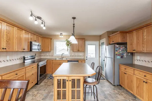 74 Pine CRES, Blackfalds, AB T4M 0E2