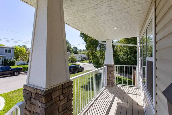 5324 44 AVE, Red Deer, AB T4N 3J2