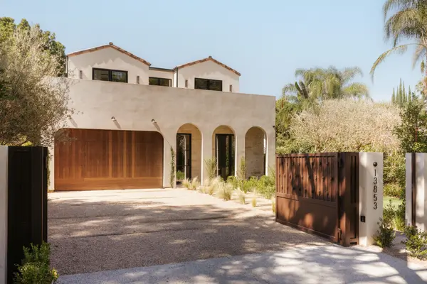 13853 Chandler Blvd Sherman Oaks CA 91401,