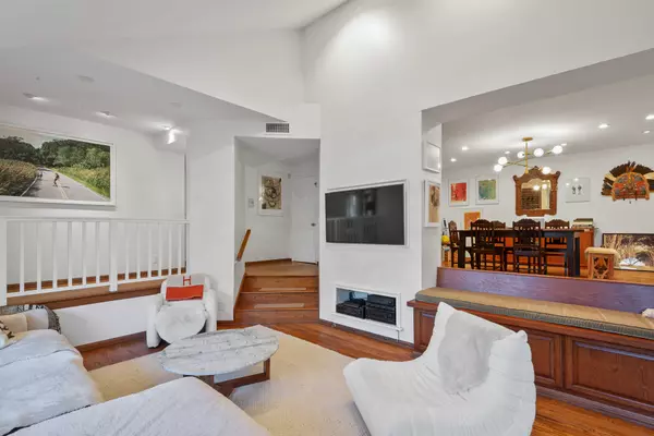 2433 San Marco Dr, Los Angeles, CA 90068-2736