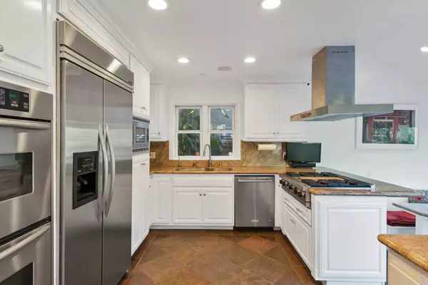 2433 San Marco Dr, Los Angeles, CA 90068-2736