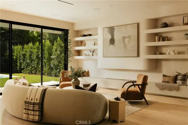 14032 Hartsook, Sherman Oaks, CA 91423