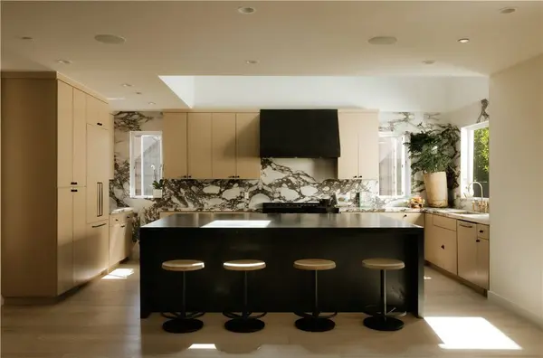 12541 Mitchell, Los Angeles, CA 90066