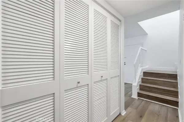 22137 Burbank #3, Woodland Hills, CA 91367