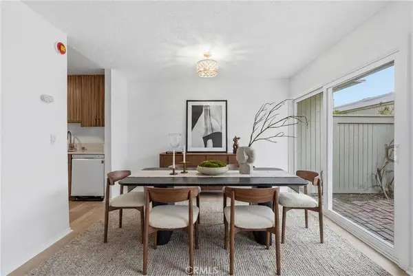 22137 Burbank #3, Woodland Hills, CA 91367