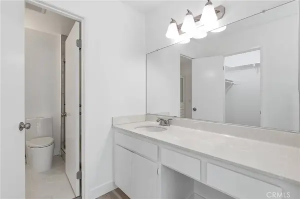 22137 Burbank #3, Woodland Hills, CA 91367