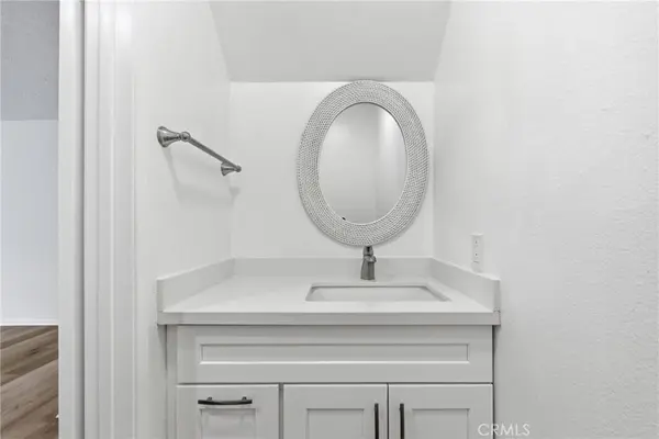 22137 Burbank #3, Woodland Hills, CA 91367