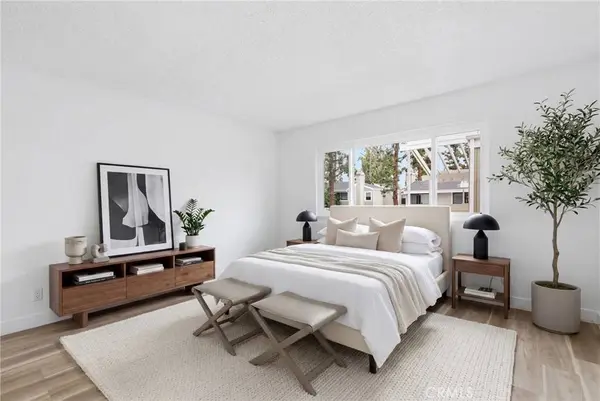 22137 Burbank #3, Woodland Hills, CA 91367