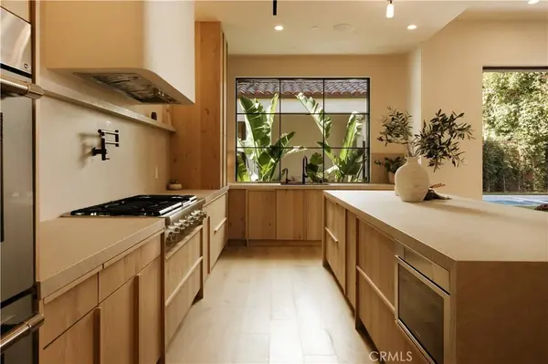 13853 Chandler, Sherman Oaks, CA 91401