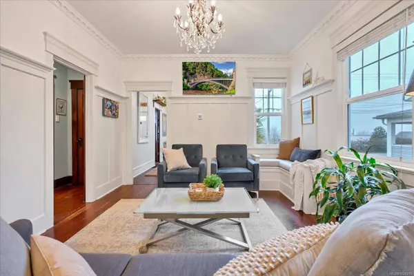 16 Irwin St, Nanaimo, BC V9R 4X1