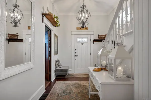 16 Irwin St, Nanaimo, BC V9R 4X1