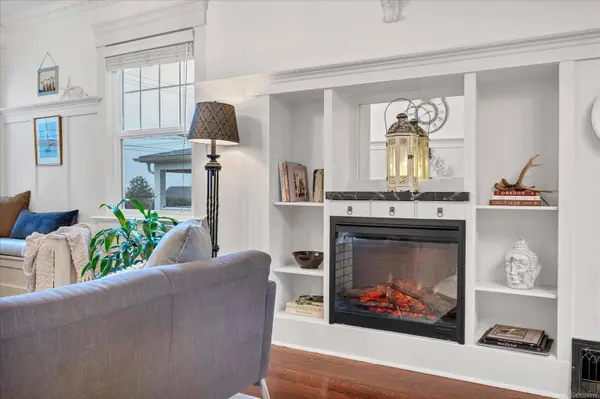 16 Irwin St, Nanaimo, BC V9R 4X1