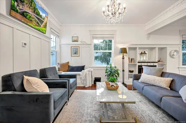 16 Irwin St, Nanaimo, BC V9R 4X1