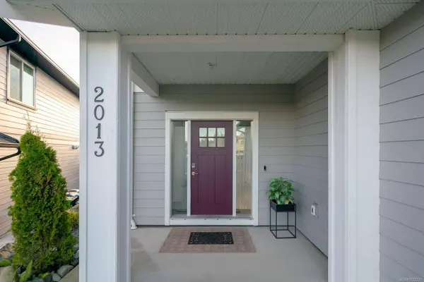 2013 Mountain Vista Dr, Nanaimo, BC V9T 0L4