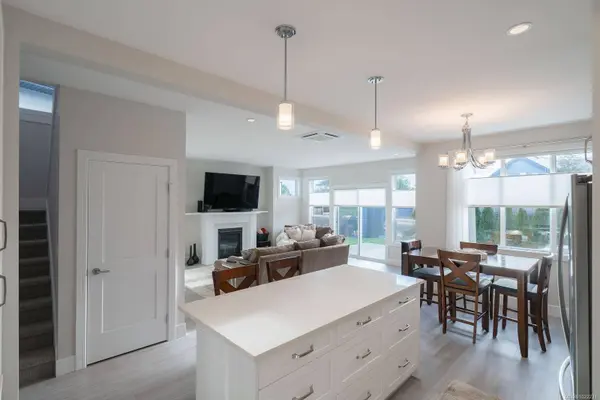 2013 Mountain Vista Dr, Nanaimo, BC V9T 0L4