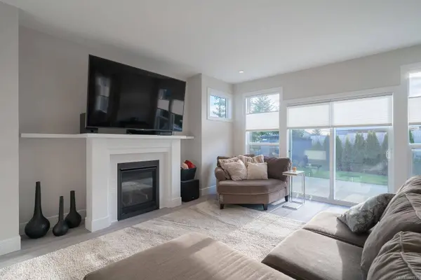 2013 Mountain Vista Dr, Nanaimo, BC V9T 0L4