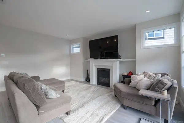 2013 Mountain Vista Dr, Nanaimo, BC V9T 0L4