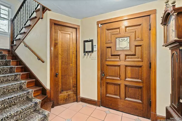 5351 Fredericksburg, San Antonio, TX 78229