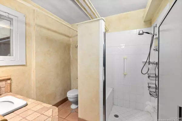 5351 Fredericksburg, San Antonio, TX 78229