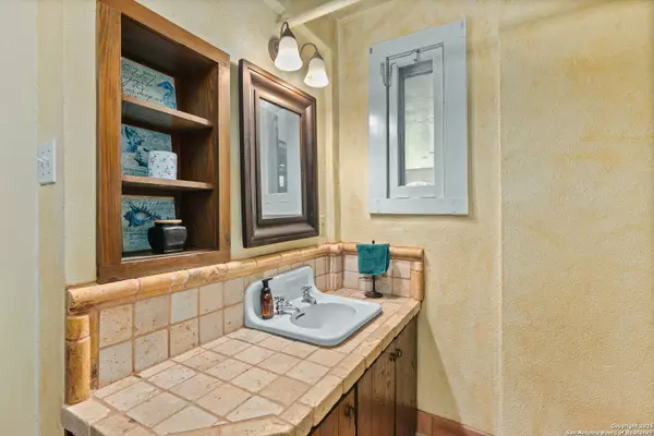 5351 Fredericksburg, San Antonio, TX 78229