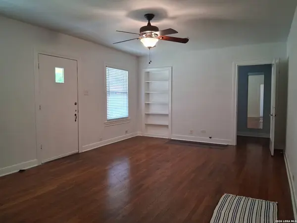 315 W Ridgewood Ct, San Antonio, TX 78212