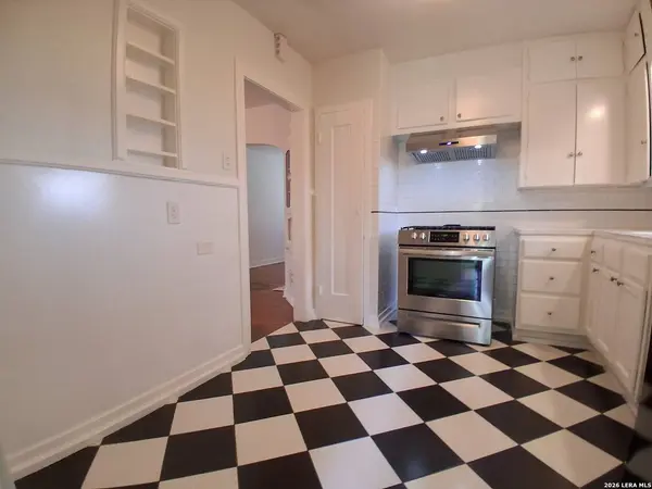 315 W Ridgewood Ct, San Antonio, TX 78212