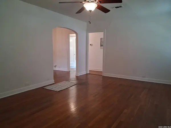 315 W Ridgewood Ct, San Antonio, TX 78212