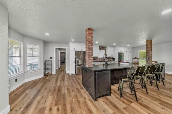 725 Hunter Trail, Bridgeport, TX 76426