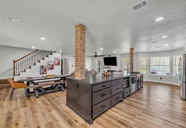 725 Hunter Trail, Bridgeport, TX 76426